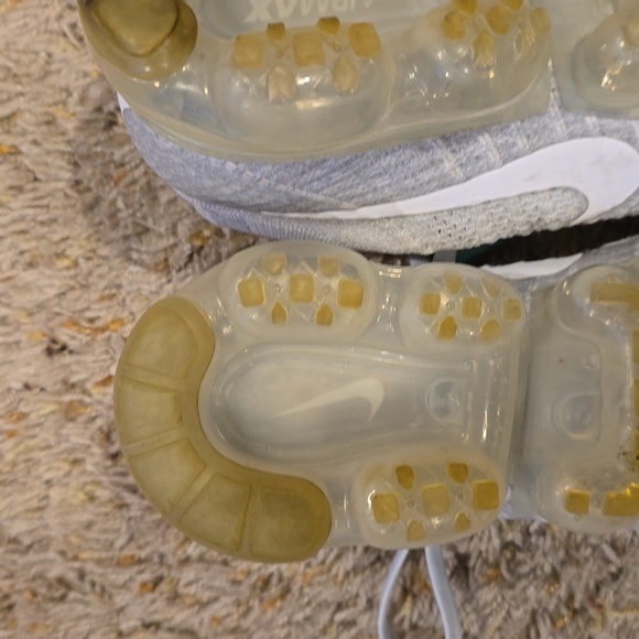 White Vapor Max - Picture 5 of 6